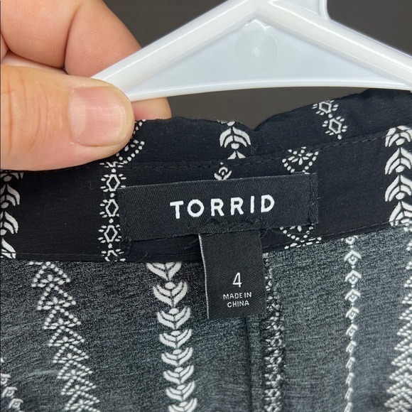 Torrid Black and White Patterned Blazer - Picture 3 of 4